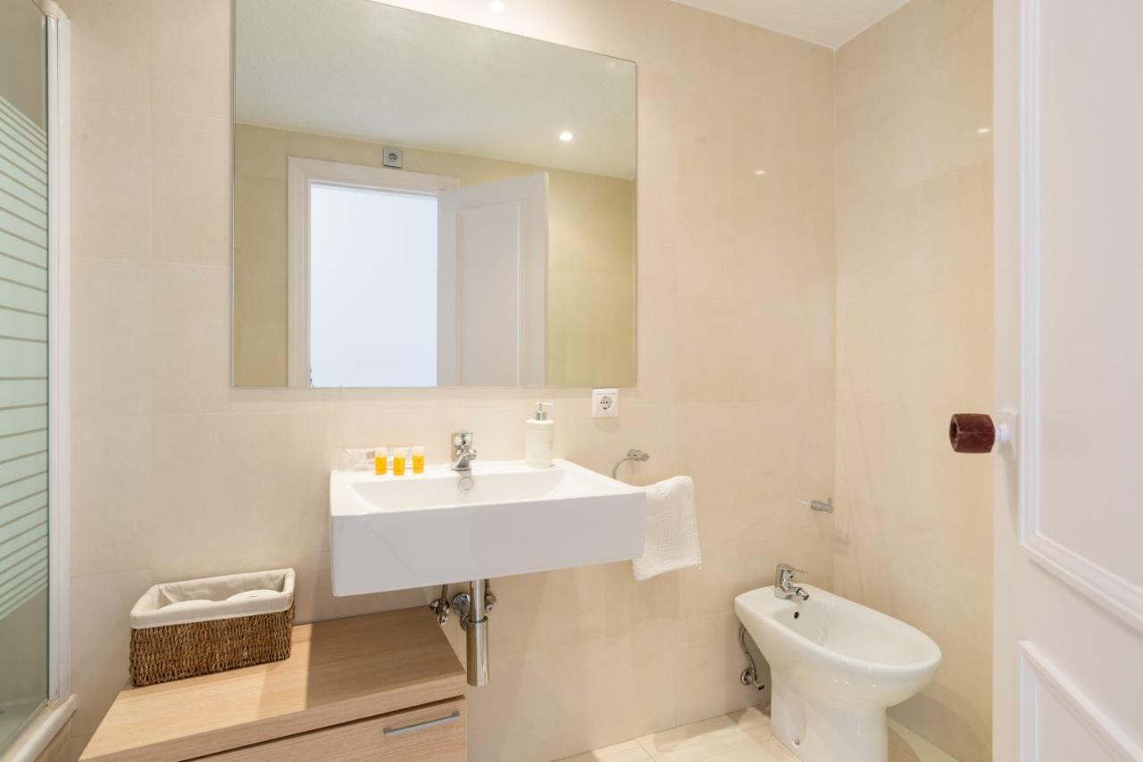 Tgh/ Marbella Beachfront And Center Bagian luar foto