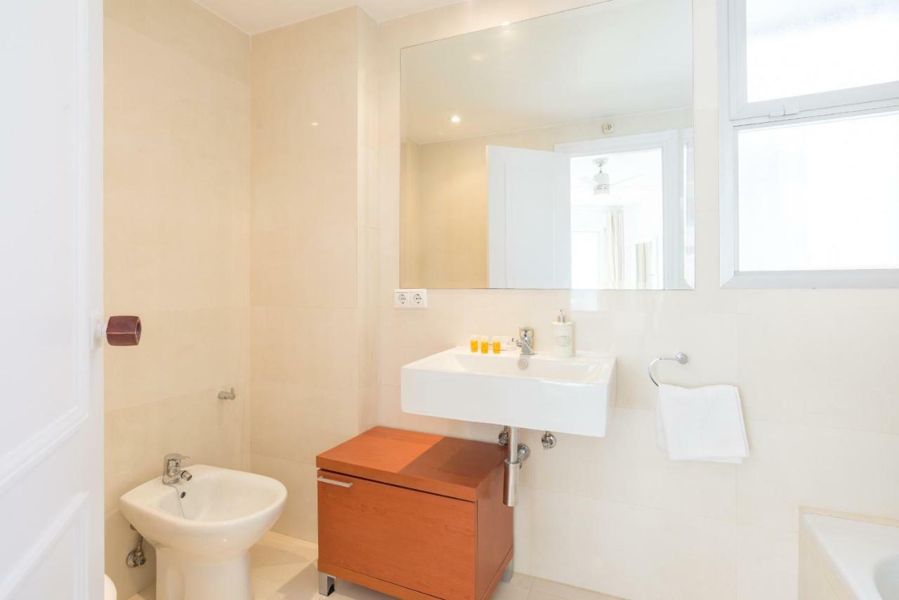Tgh/ Marbella Beachfront And Center Bagian luar foto